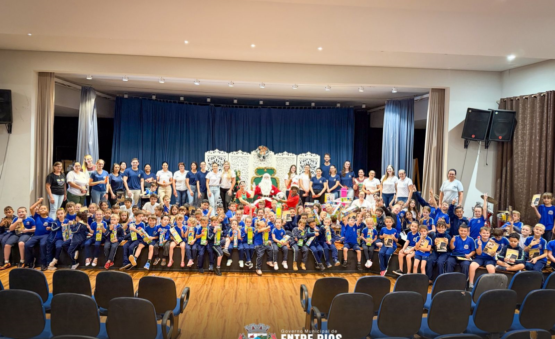 Entrega de Presentes aos alunos das Escolas 