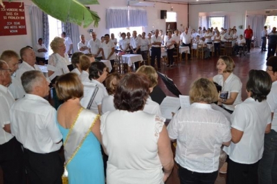 Clube de Idosos Alegria homenageia o Colono e Motorista