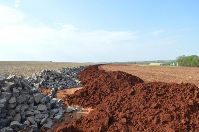 Município inicia pavimentação poliédrica na Linha Feliz