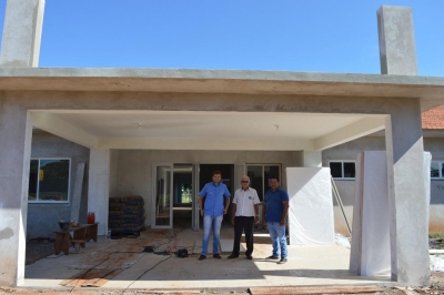 Prefeito em exercício vistoria construção da Creche em Entre Rios do Oeste