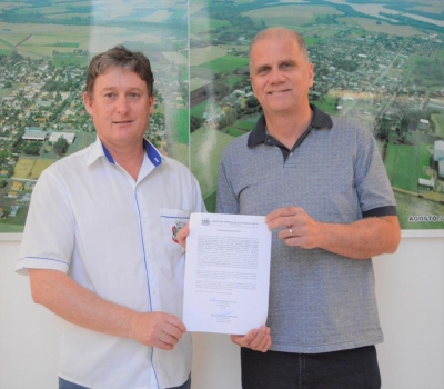 Assinada ordem de serviço para pavimentação asfáltica sobre pedras irregulares em Entre Rios do Oeste