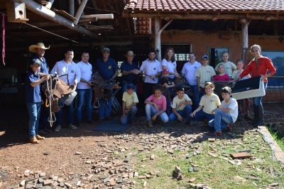 CENTRO DE CONVIVÊNCIA RECEBE EQUIPAMENTOS PARA AULAS DE EQUITAÇÃO