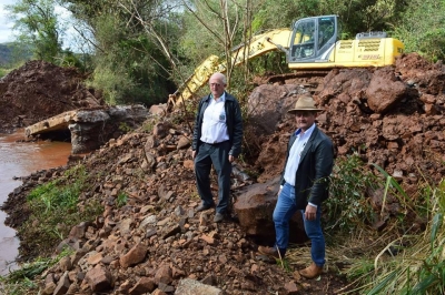 PREFEITO EM EXERCÍCIO ARI MALDANER VISTORIA OBRAS 