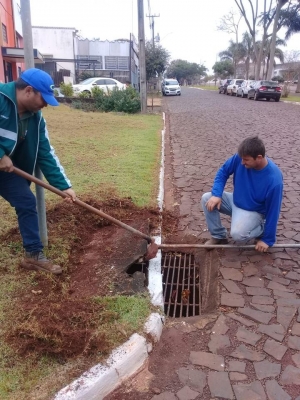 A Secretaria de Viação,Obras e Serviços Públicos, realiza trabalho de reparos e manutenção nas 