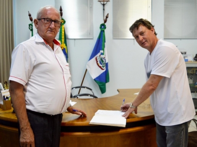 Jones reassume prefeitura