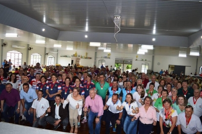 ENTRE RIOS DO OESTE RECEBE PREMIAÇÃO DOS JOGOS DA 3ª IDADE