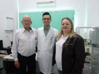 Daniel Dall Agnol Brito toma posse como pediatra no  Centro de Saúde.