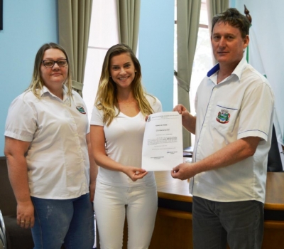 SECRETARIA DE SAÚDE CONTRATA FARMACÊUTICA 