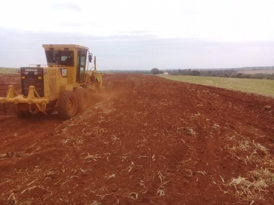 RECUPERAÇÃO DE ESTRADAS RURAIS É INTENSIFICADA EM ENTRE RIOS DO OESTE