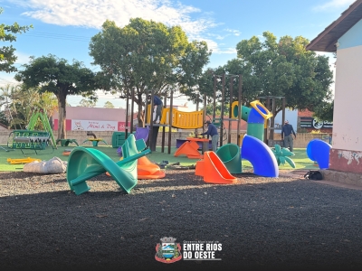 INSTALAÇÃO DE PLAYGROUND NA ESCOLA MUNICIPAL PRESIDENTE MÉDICI