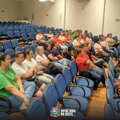 Capacitação Profissional: Treinamento de Nutricionistas com Merendeiras e Zeladoras