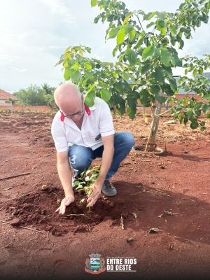 SECRETARIA COORDENA PLANTIO DE MUDAS NATIVAS EM MOBILIZAÇÃO PELO DIA MUNDIAL DA ÁGUA